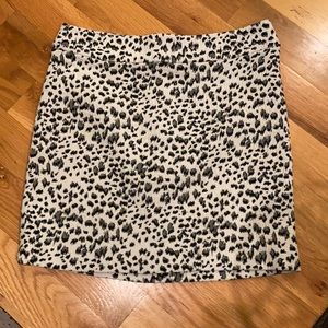 LOFT skirt size 8 - white with black print